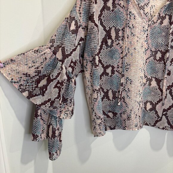 GUESS Snake Print Ruffle Sleeve Flowy Blouse Size Large - Picture 7 of 11